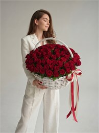 Красные розы в белой корзине (размер L, 101 шт) 414