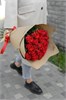 Красные розы в крафте (21шт) 149226 в Липецке