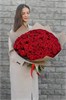 Красные розы в крафте (101шт) 149229 в Липецке