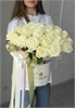 Композиция в коробке с белыми розами (31шт) 73 в Липецке